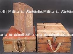 Caisses à munitions. Ammunition crates.