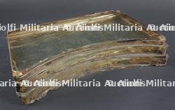 Morceau de verrière avant de Messerschmidt BF-109. Messerschmitt Bf 109 forward windscreen armoured glass panel.