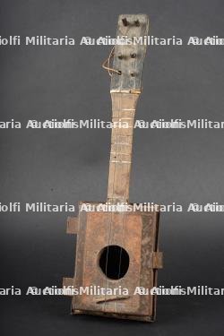 Mandoline artisanat de tranchées. Trench-art mandolin.