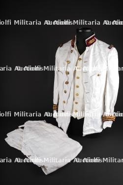 Ensemble de médecin colonial. Colonial medical service grouping.