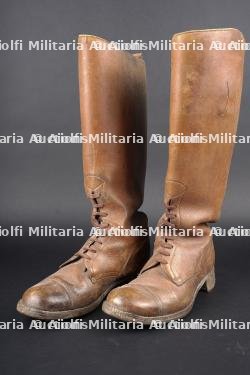 Paire de bottes coloniales. Pair of colonial boots.