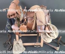 Selle d'officier francais avec son équipement complet. French officer’s saddle with complete equipment