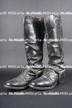 Paire de bottes de cavalerie à lacets. Pair of lace-up cavalry boots