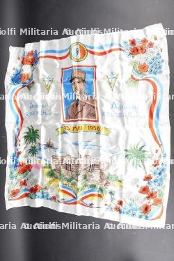 Foulard à l'effigie du Général de Gaulle. Scarf bearing the portrait of General de Gaulle