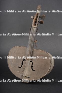 Mandoline de poilu. Poilu mandolin
