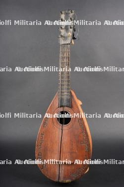 Mandoline de poilu. Poilu mandolin