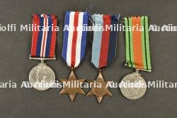 Calots et décorations de la Famille Barrett. — miniature 14