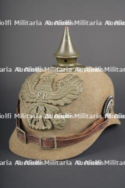 Rare casque à pointe d'essai en feutre de sous-officier prussien garnitures laiton peintes feldgrau. Rare experimental felt pickelhaube of a Prussian NCO with feldgrau-painted brass fittings