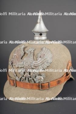 Rare casque à pointe ersatz prussien avec jonc arrière en feutre. Rare Prussian ersatz pickelhaube with felt rear spine