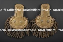 Paire d’épaulettes d’officier de l’intendance militaire allemande rang de général. Pair of German military administration officer epaulettes, general officer rank