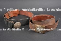 Lot ceinturon prussien M1895 en cuir retourné et Feldbinde de pompier de Hesse-Nassau. Lot with Prussian M1895 rough-side-out leather belt and Hesse-Nassau firefighter Feldbinde