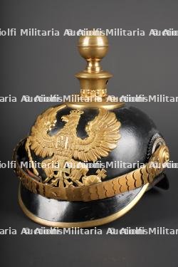 Casque à boule M1915 d'officier de réserve d'artillerie prussien à support de pointe amovible. Prussian reserve artillery officer M1915 ball-top helmet with removable spike fitting