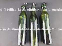 Lot de 3 flacons en verre pour obus à gaz allemands. Lot of three German glass flasks for gas shells