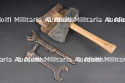 Lot d'outils allemands Artillerie, Mitrailleur et pompier. Lot of German tools for artillery, machine gunner and firefighter