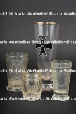 Lot de verrerie à motif de Croix de Fer. Lot of glassware decorated with Iron Cross motifs.