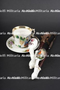Ensemble de porcelaines de réservistes et civiles. Set of reservist and civilian porcelain pieces. Set of reservist and civilian porcelain pieces.