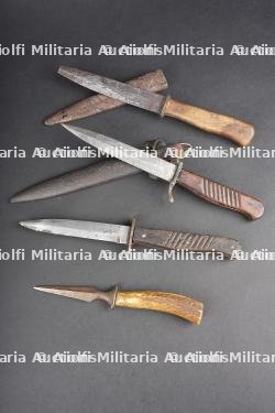 Lot de 4 poignards de combat allemands. Lot of four German combat daggers.