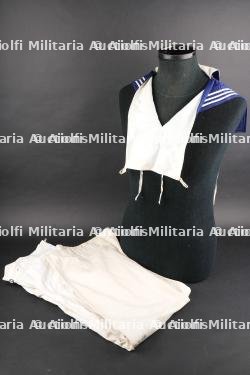 Pantalon à pont et col de marin de la Kaiserliche Marine. Kaiserliche Marine jumper collar and flap-front trousers.