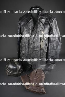 Reconstitution d'une tenue de pilote allemand. Reconstructed German pilot uniform.