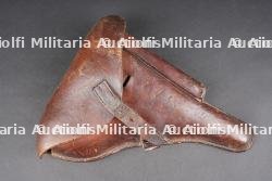 Etui de pistolet Luger P08 avec clé outil. Luger P08 holster with loading tool.
