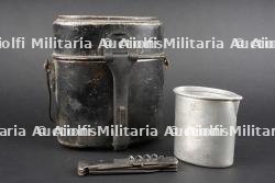 Ensemble Quart du JR140, gamelle 1918 et couteau de poche. Mess kit set from Infantry Regiment 140, including 1918 mess tin and pocket knife.