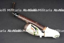 Pipe en porcelaine Armee Abteilung Gaede 1915. Porcelain pipe of Armee-Abteilung Gaede, dated 1915.