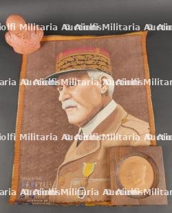 Ensemble à l'effigie du Maréchal. Set featuring the Marshal’s effigy