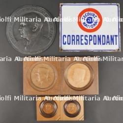 Ensemble de médaillons. Set of medallions