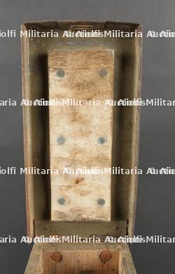 Boite Hotchkiss et bretelles. Hotchkiss ammunition box and straps — miniature 12