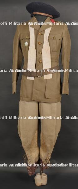 Lot d'uniformes. Uniforms set. — photo 1