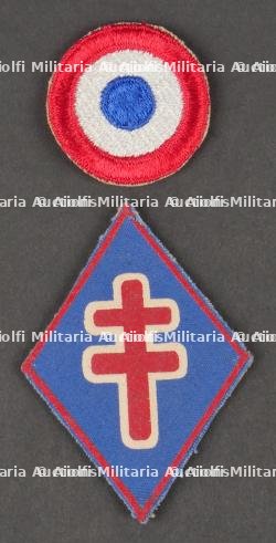 Lot d'insignes et brassards. Insignia and armbands. — miniature 9