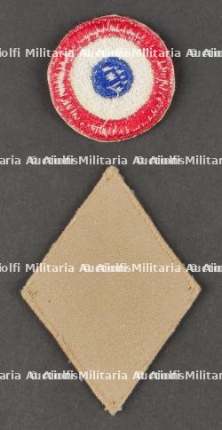 Lot d'insignes et brassards. Insignia and armbands. — photo 10