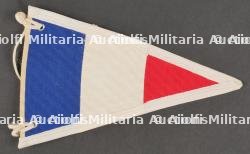 Lot d'insignes et brassards. Insignia and armbands. — miniature 11