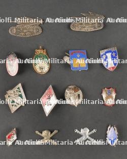 Lot d'insignes cavalerie. Cavalry insignia. — miniature 1