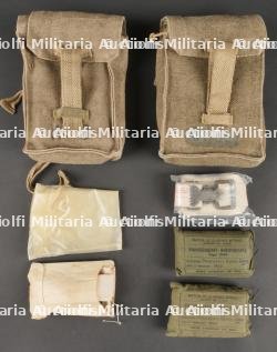 Ensemble Pochettes à pansements Commandos Parachutistes Type II 48 datée 1953. Commandos Parachutists Type II 48 dressing pouches set dated 1953