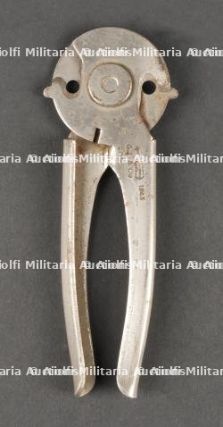 Ensemble d'outils parachutés. Parachuted tool kit — miniature 3