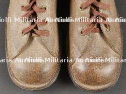 Paire de bottes de saut TAP 50 datées 54. Pair of TAP 50 jump boots dated 54 — miniature 4