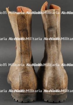 Paire de bottes de saut TAP 50 datées 54. Pair of TAP 50 jump boots dated 54 — photo 5