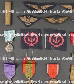 Lot de de médailles et insignes. Insignia and medals. — photo 7