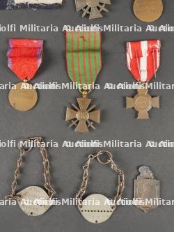Lot de de médailles et insignes. Insignia and medals. — miniature 12