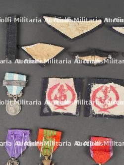 Lot de de médailles et insignes. Insignia and medals. — photo 14