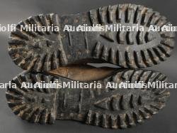 Paire de bottes de saut datées 1949. Pair of jump boots dated 1949 — miniature 5