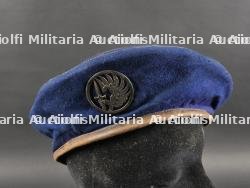 Béret Bleu Roy Réglementaire en 3 parties. Royal blue regulation beret three piece — miniature 2