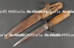 Poignard Vietminh. Viet Minh dagger recovered by a nurse