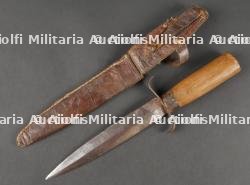 Poignard Vietminh. Viet Minh dagger recovered by a nurse — photo 2