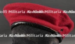Béret rouge parachutistes en 3 parties. Red beret paratroopers three piece
