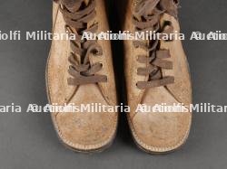 Paire de bottes de saut TAP 50 datées 51. Pair of TAP 50 jump boots dated 51 — photo 4
