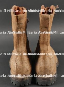 Paire de bottes de saut TAP 50 datées 51. Pair of TAP 50 jump boots dated 51 — photo 5