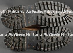 Paire de bottes de saut TAP 50 datées 51. Pair of TAP 50 jump boots dated 51 — miniature 6