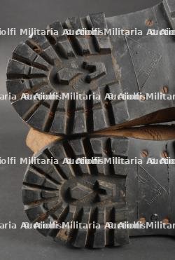 Paire de bottes de saut TAP 50 datées 51. Pair of TAP 50 jump boots dated 51 — photo 7